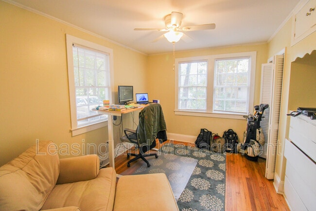 Building Photo - 1709 Mulmar St