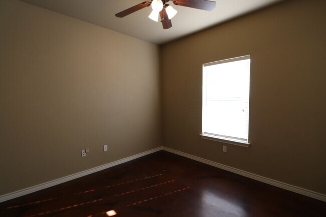 Building Photo - Stoneridge 502
