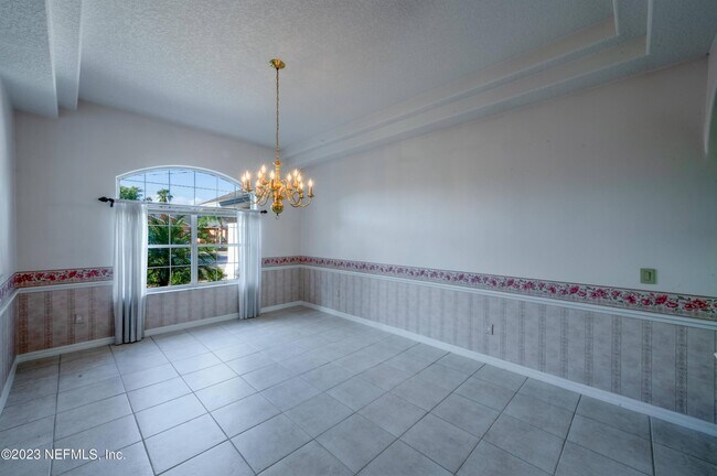 Building Photo - 13 Clear Ct