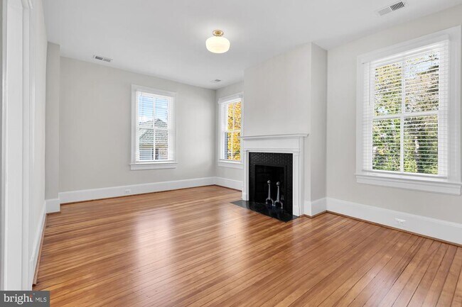 Building Photo - 4201 Bradley Ln