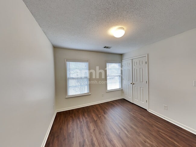 Building Photo - 349 Burdock Trce