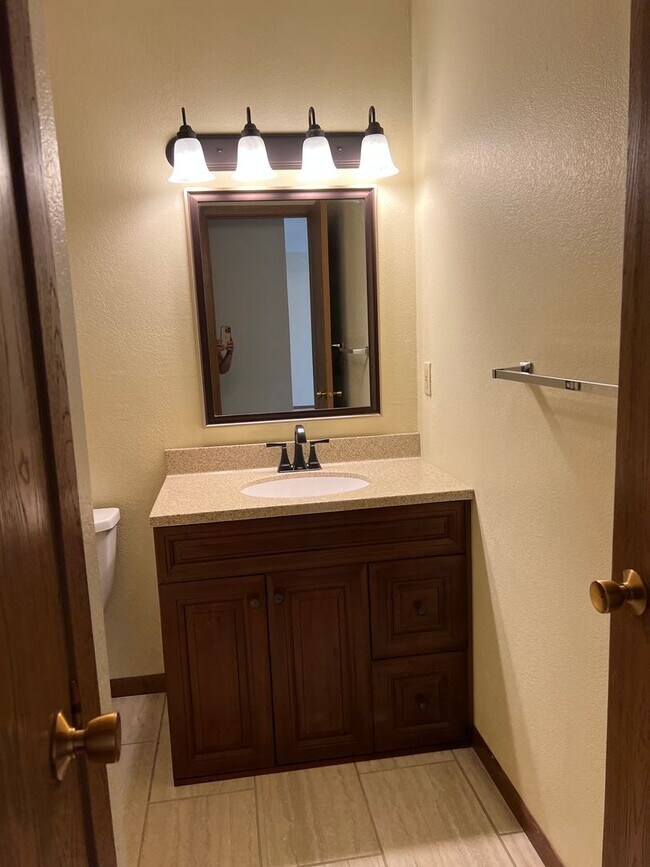 Building Photo - Benton Heights