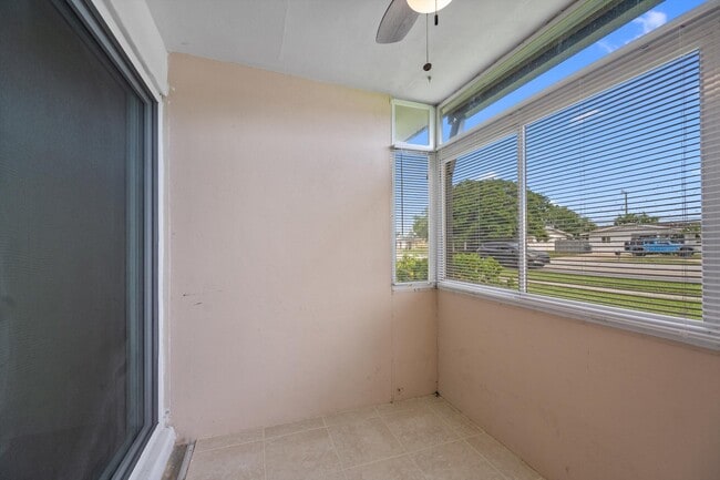 Building Photo - 2765 Ashley Dr W