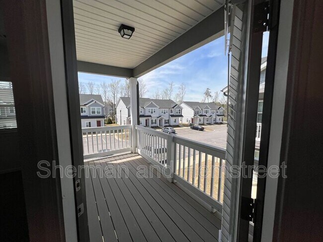 Building Photo - 2026 Lotus Dr