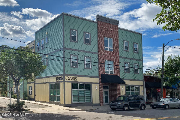 Primary Photo - 608 Castle St