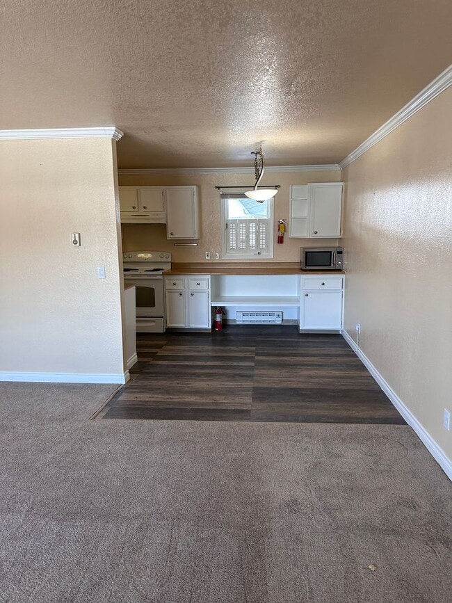 Building Photo - Affordable East Anchorage with W/D in Unit