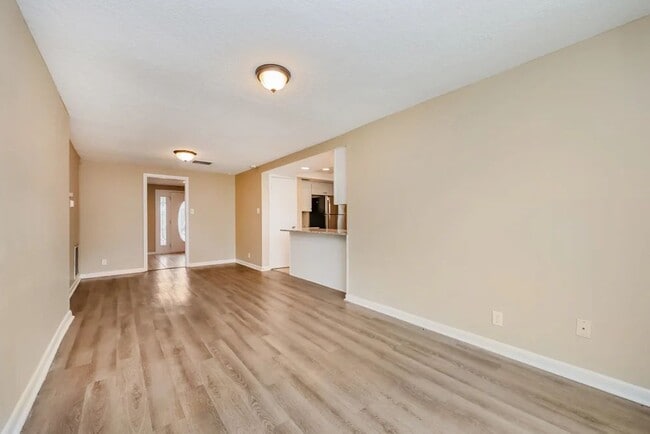 Building Photo - 1701 Village Ct