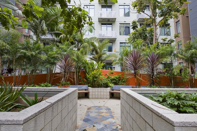 Building Photo - BRAND NEW FLOORS! Spacious 2 Bedroom 2 Bathroom at M2i in Downtown San Diego