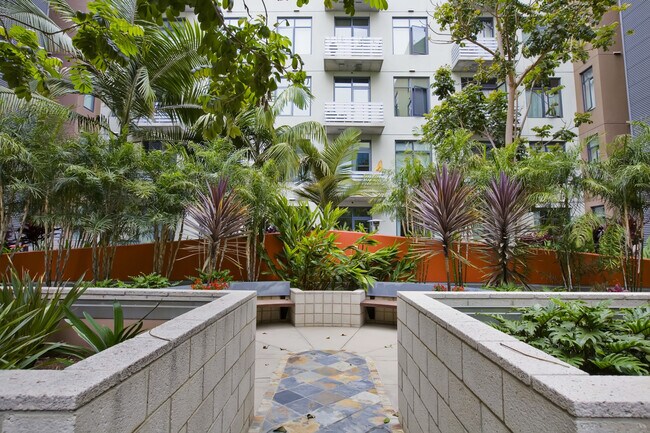 Building Photo - Spacious 2 Bedroom 2 Bathroom at M2i in Do...