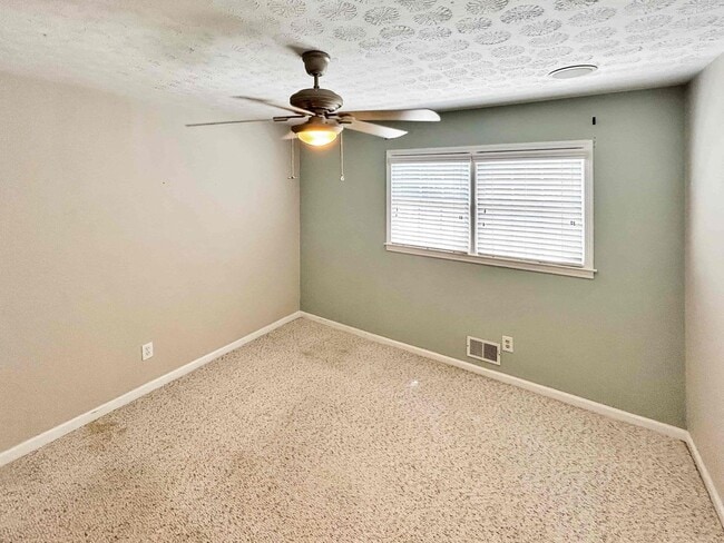 Building Photo - Spacious 3 BR/2 BA Duplex in Austell!