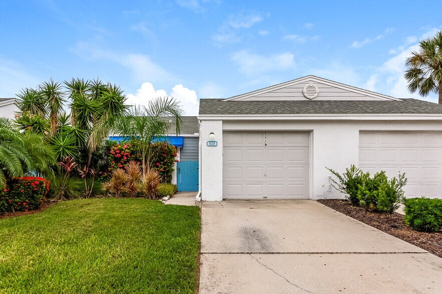 Primary Photo - 825 Waterside Ln