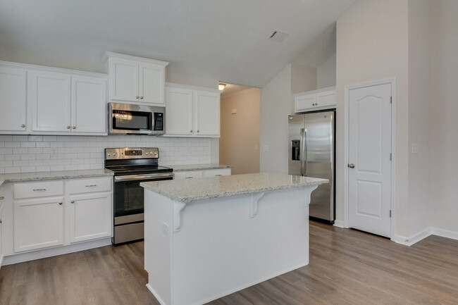 Building Photo - 491 Amesbury Dr