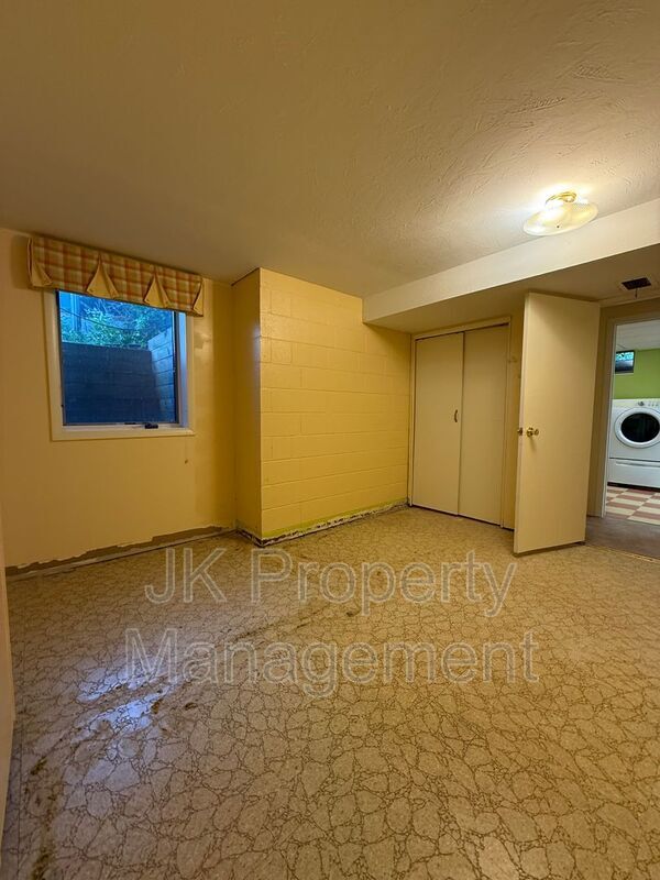 Building Photo - 1015 Carlos Dr