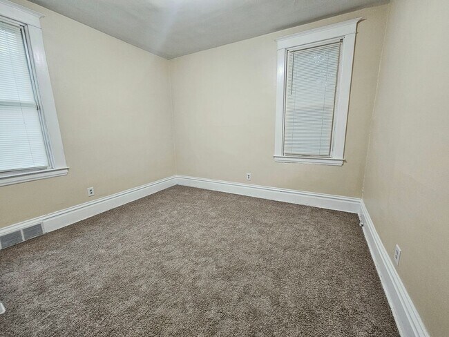 Building Photo - 1285 Clairhaven St