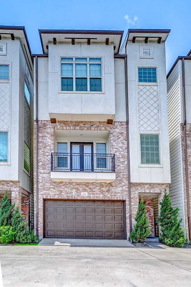 Building Photo - 2209 Chenevert St