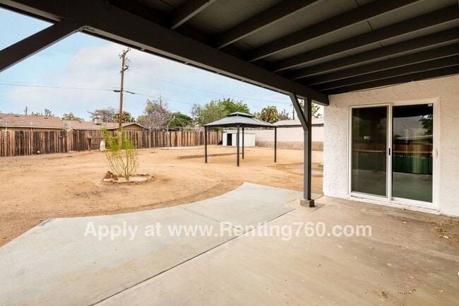 Building Photo - Updated 3 Bed 2 Bath Home Centrally Located!!