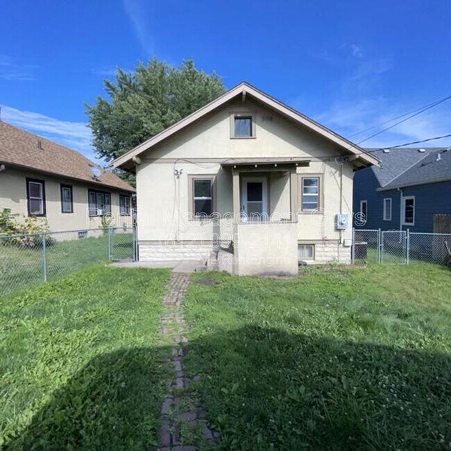 Building Photo - 1801 N Thomas Ave