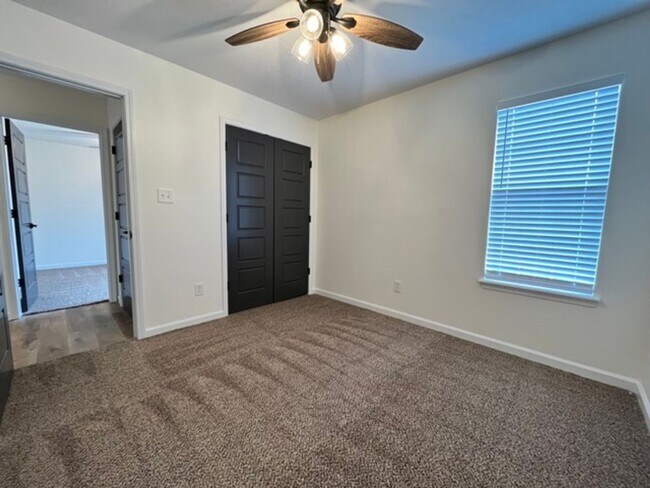 Building Photo - 204 Franklin Sq - Beautifully Updated Home in Bonaire