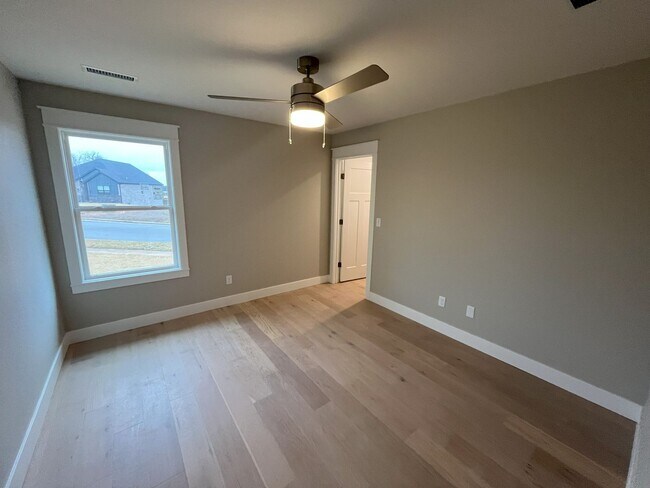 Building Photo - Beautiful, nearly-new 4 bedroom, 2 bath home on a cul-de-sac in the exclusive Lion's Gate neighbo...