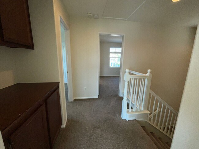 Building Photo - 35884 Crickhowell Ave