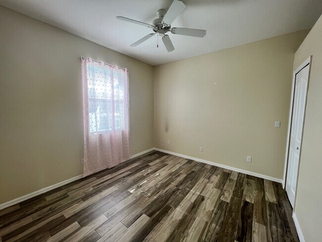 Building Photo - 4970 Easter Terrace