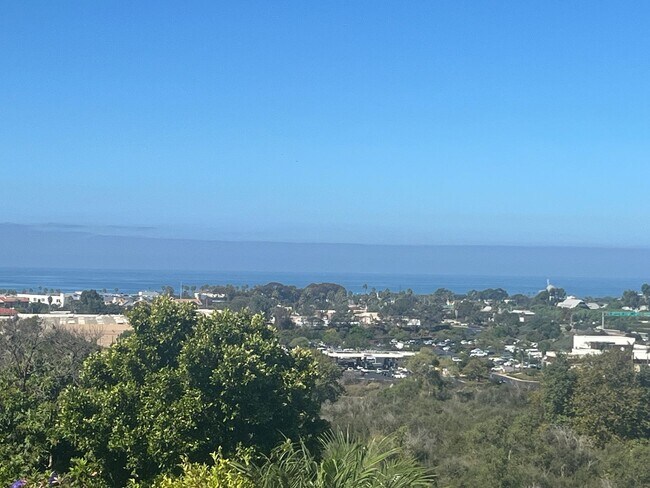Building Photo - Carlsbad 4 bedroom Stunner on Cul-de-sac w...