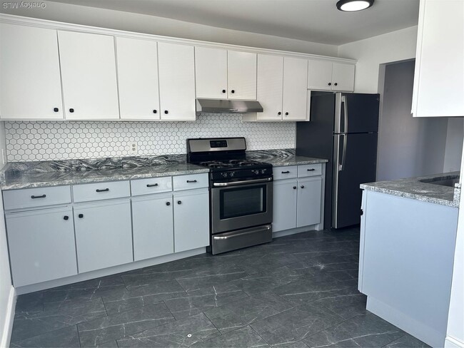 Building Photo - 276 Temple Hill Rd