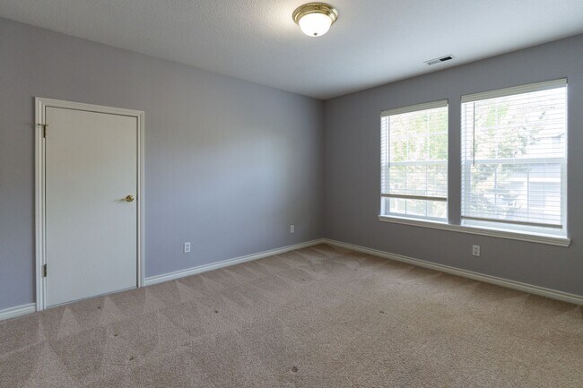 Building Photo - 16130 SW Loon Dr