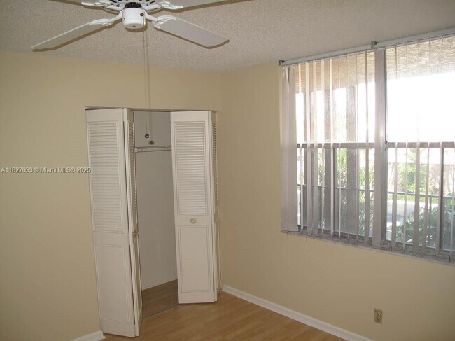 Building Photo - 7210 Lake Cir Dr