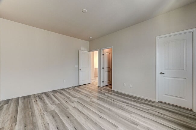 Building Photo - Adorable three bedroom in incredible SW location! Solar panels!