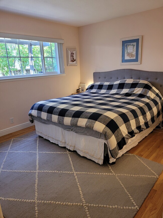 Building Photo - 6487 Hidden Creek Dr