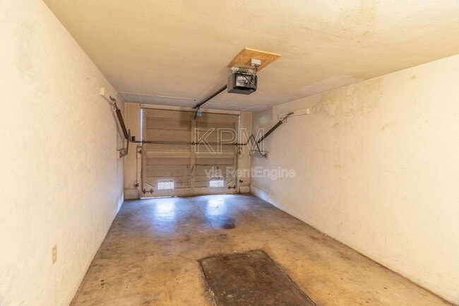 Building Photo - 810 W Willow St