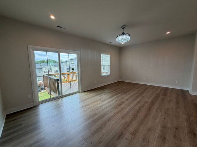 Building Photo - 921 Portrush Ln