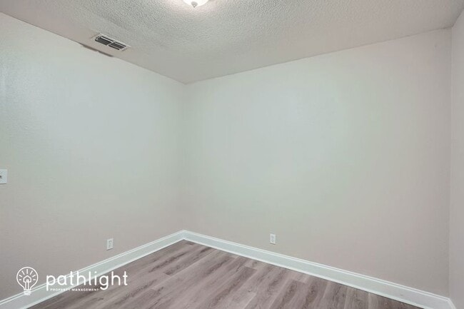 Building Photo - 304 W Fern St