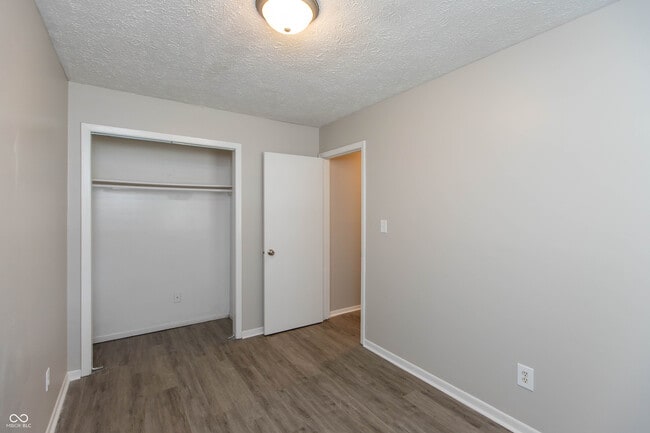 Building Photo - 9410 Meadowlark Dr
