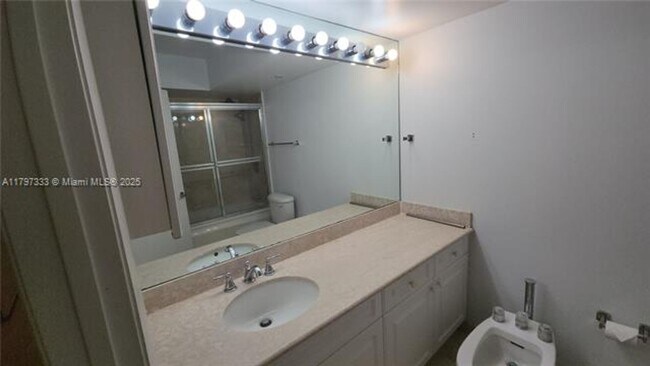 Building Photo - 5900 Collins Ave
