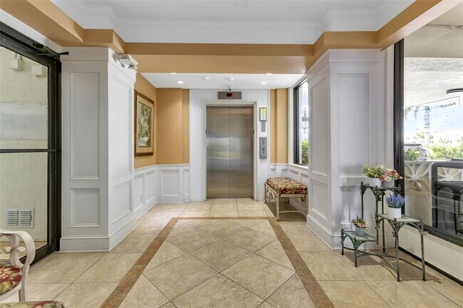 Building Photo - 1500 Park Beach Cir