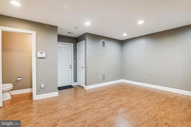 Building Photo - 1596 N Colonial Terrace