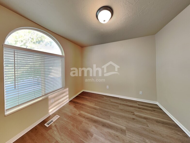 Building Photo - 2964 S Fetzer Dr
