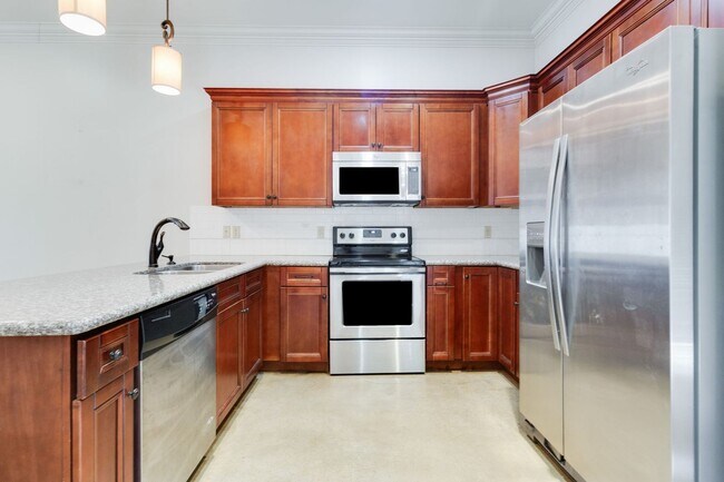 Building Photo - FOR RENT in LAFAYETTE!