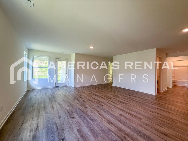 Building Photo - Home for rent in Chelsea! - SIGN A 13 MONTH LEASE BY 06/30/26 TO RECEIVE A $250 DISCOUNT ON YOUR ...