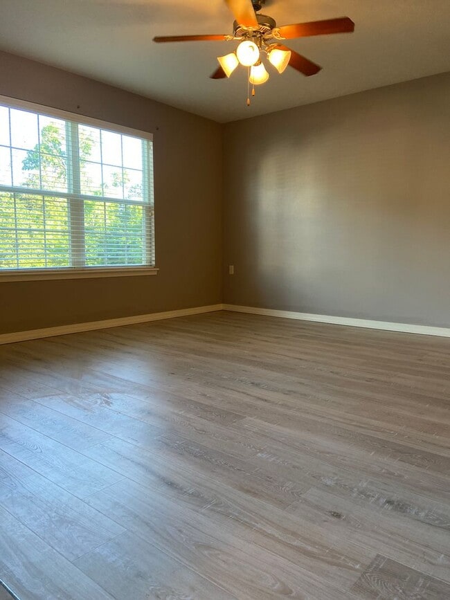 Building Photo - Condominium in FoxPointe