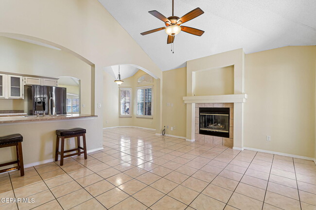 Building Photo - 13709 Paseo Hermoso Dr
