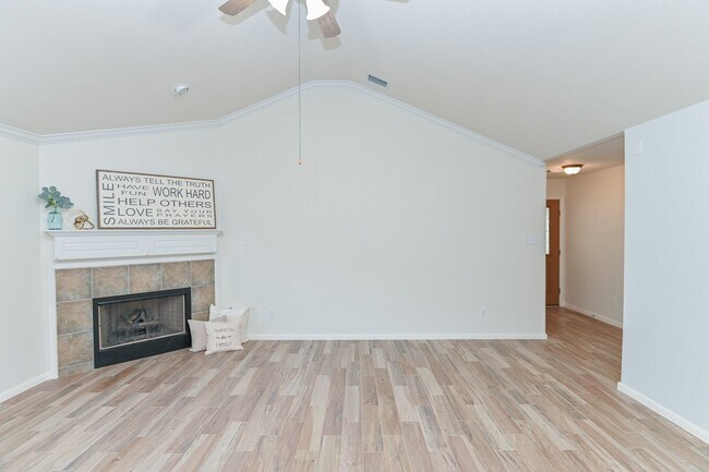 Building Photo - 4022 Mt Everest Way