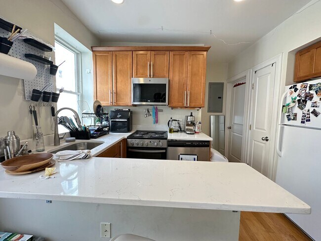 Building Photo - NO FEE!!!   MISSION HILL 4 BED/2 BATH ON HUNTINGTON W/EASY TRAIN ACCESS FOR 9/1