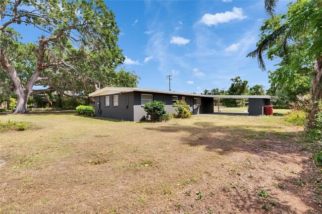 Building Photo - 802 W Russell Dr
