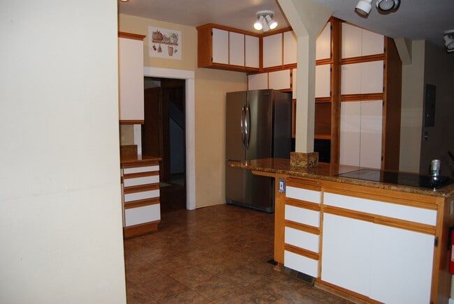 Building Photo - 3 Bedroom 2 Bath Home Newberg OR