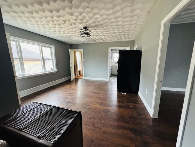 Building Photo - 166 Bradford Ave