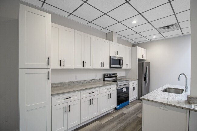 Building Photo - 939 Central Ave