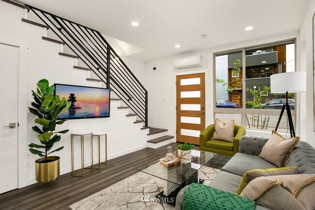 Building Photo - Beacon Hill Living: Contemporary Townhome ...